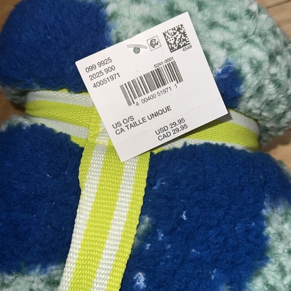 American Eagle Outfitters blanket NWT‎ - Picture 3 of 3